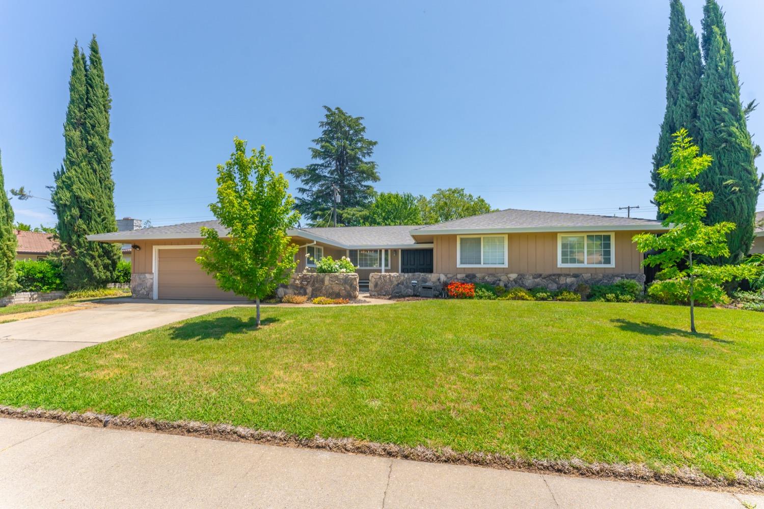 Photo of 3928 Rochdale Dr in Carmichael, CA