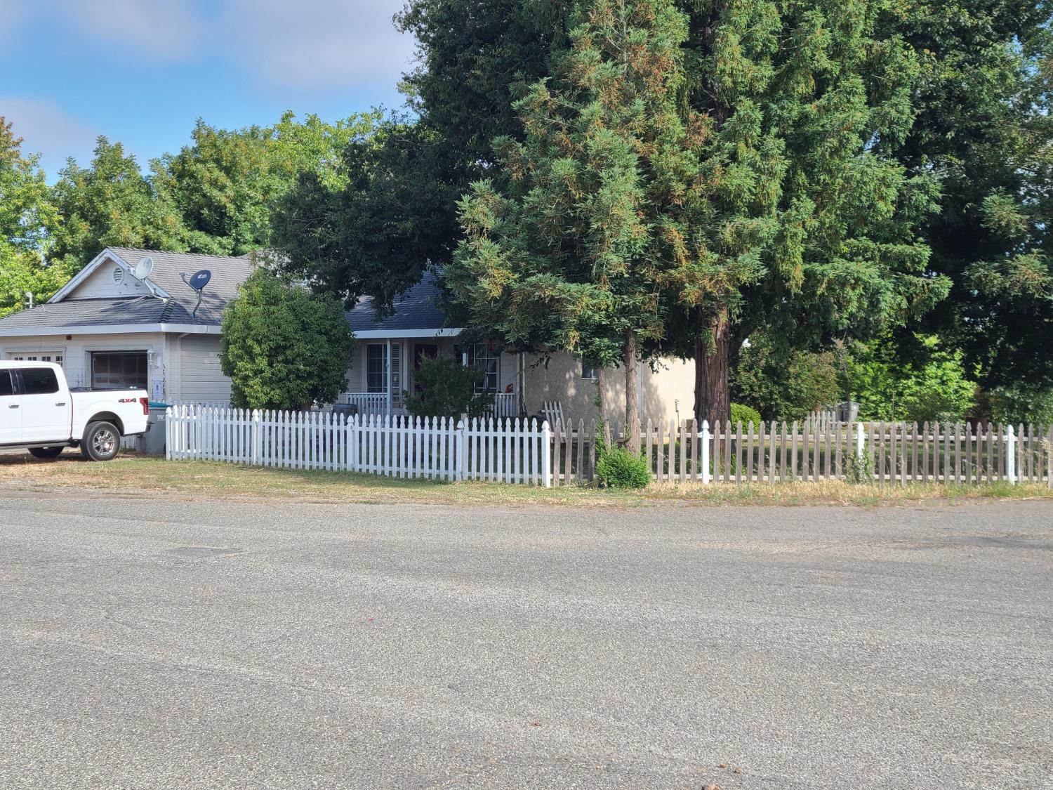 Photo of 29082-29086 Main St in Dunnigan, CA