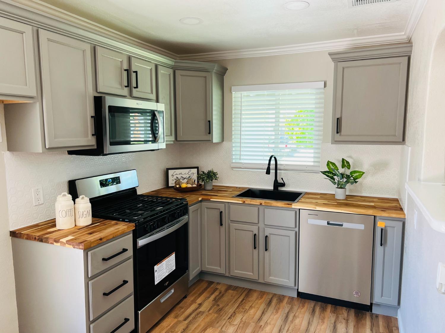 Photo of 5231-5231 Ontario St in Sacramento, CA