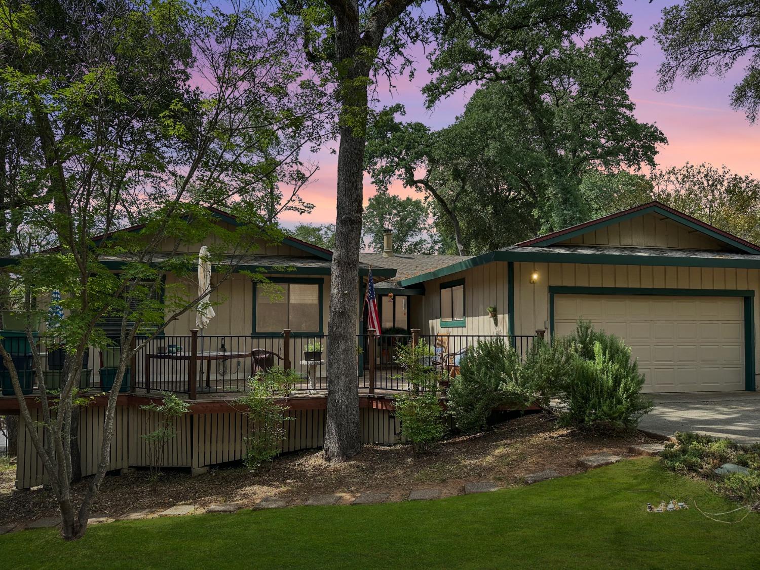 Photo of 11124 Bobolink Wy in Auburn, CA