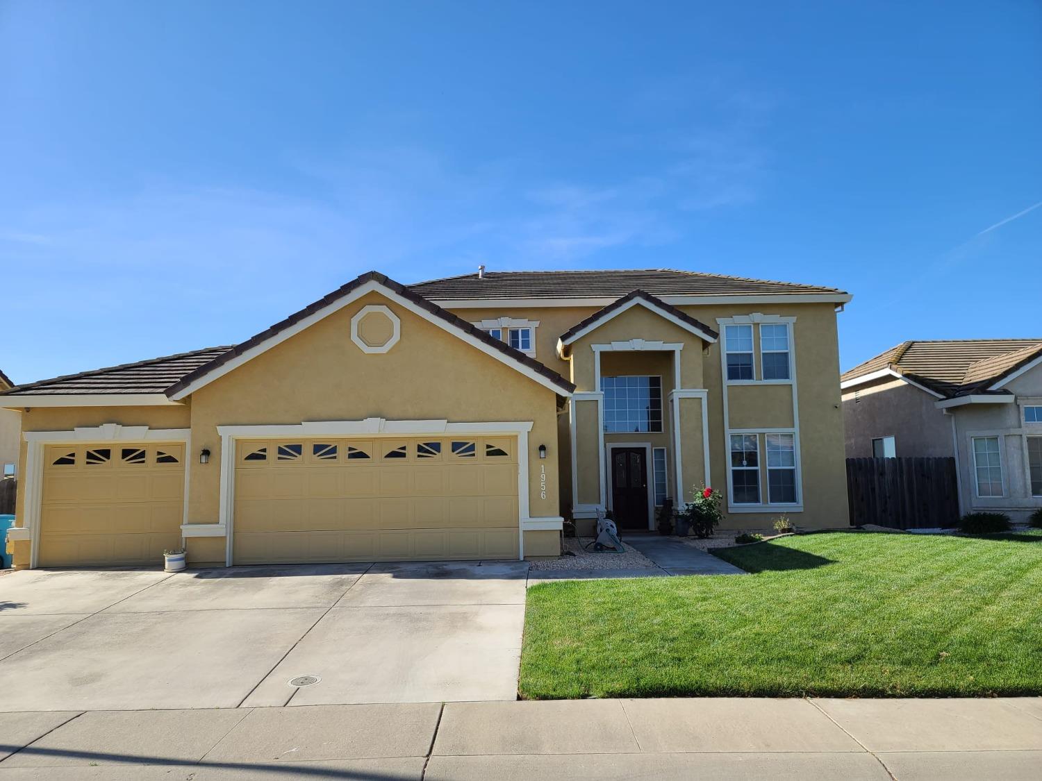 Photo of 1956 Parkwood Dr in Yuba City, CA