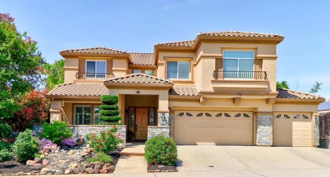 Photo of 217 Oxleigh Wy in Folsom, CA