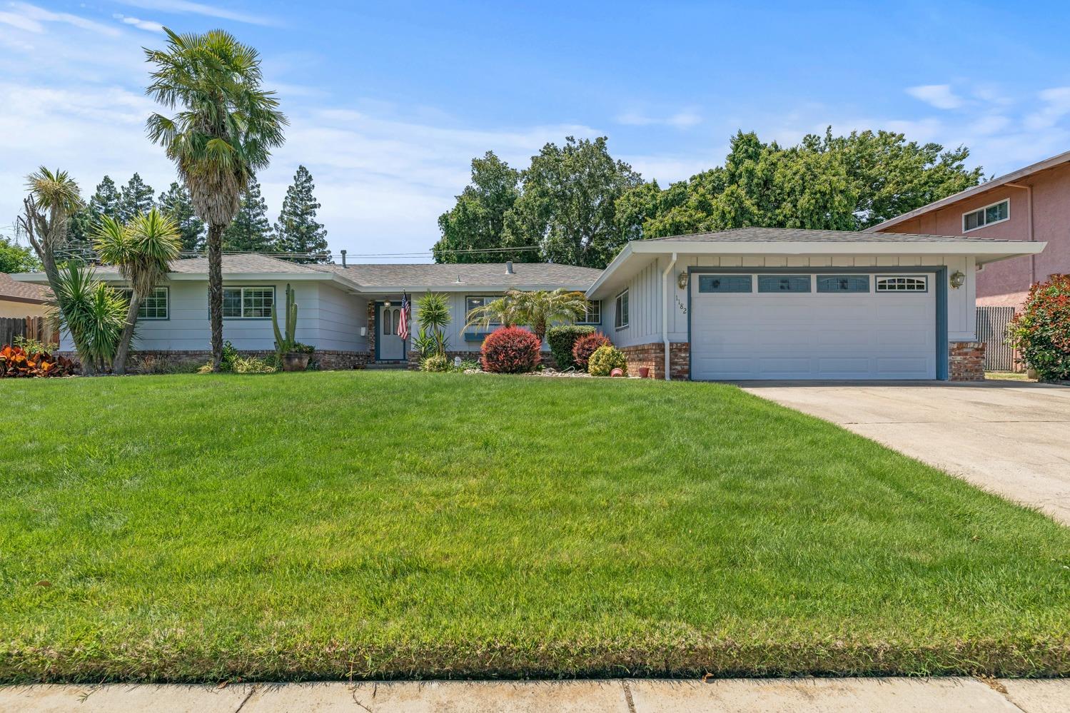 Photo of 1182 Silver Ridge Wy in Sacramento, CA