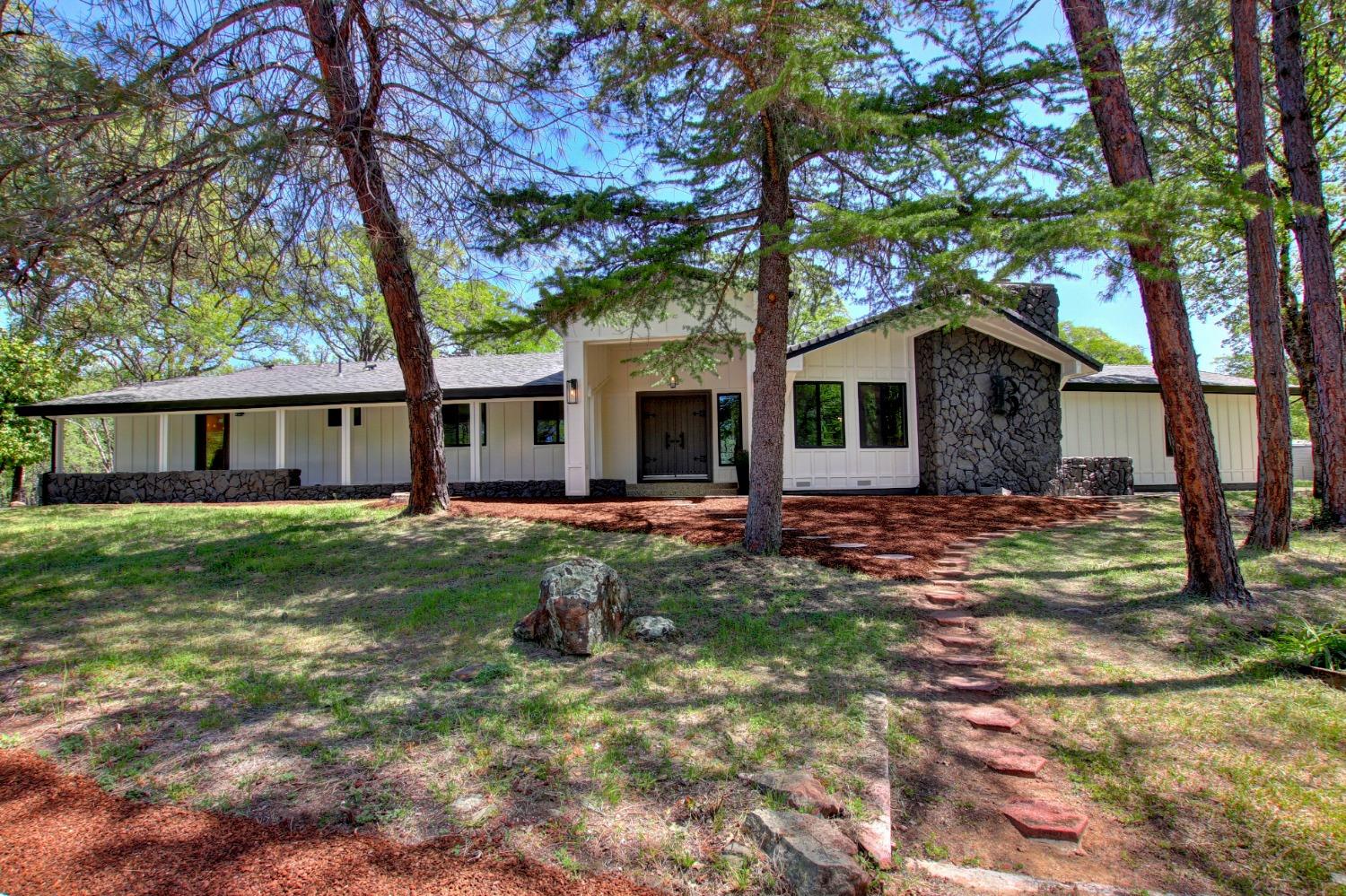 Photo of 6600 Bear River Ln in Auburn, CA
