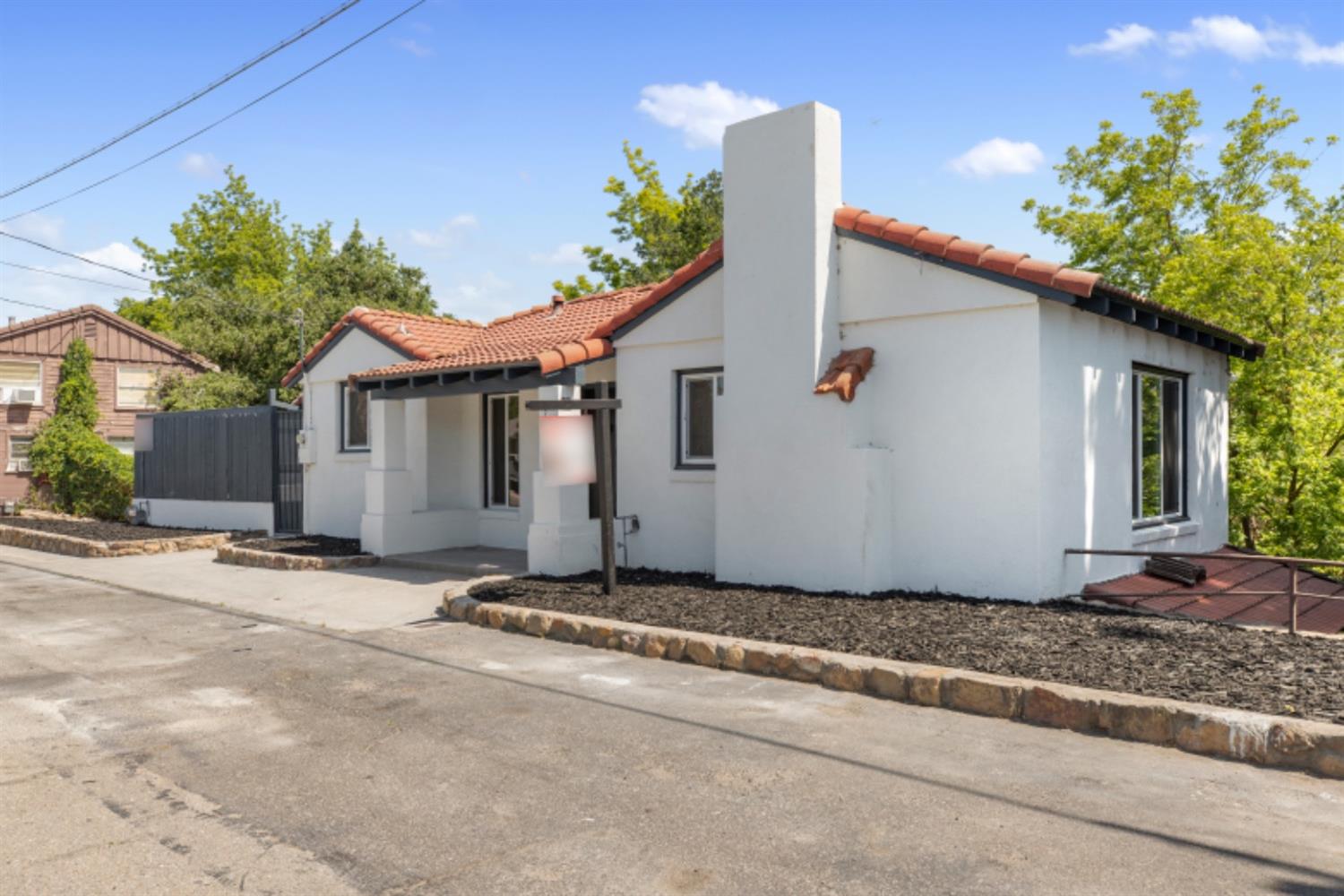 Photo of 1359 River Rd in Modesto, CA