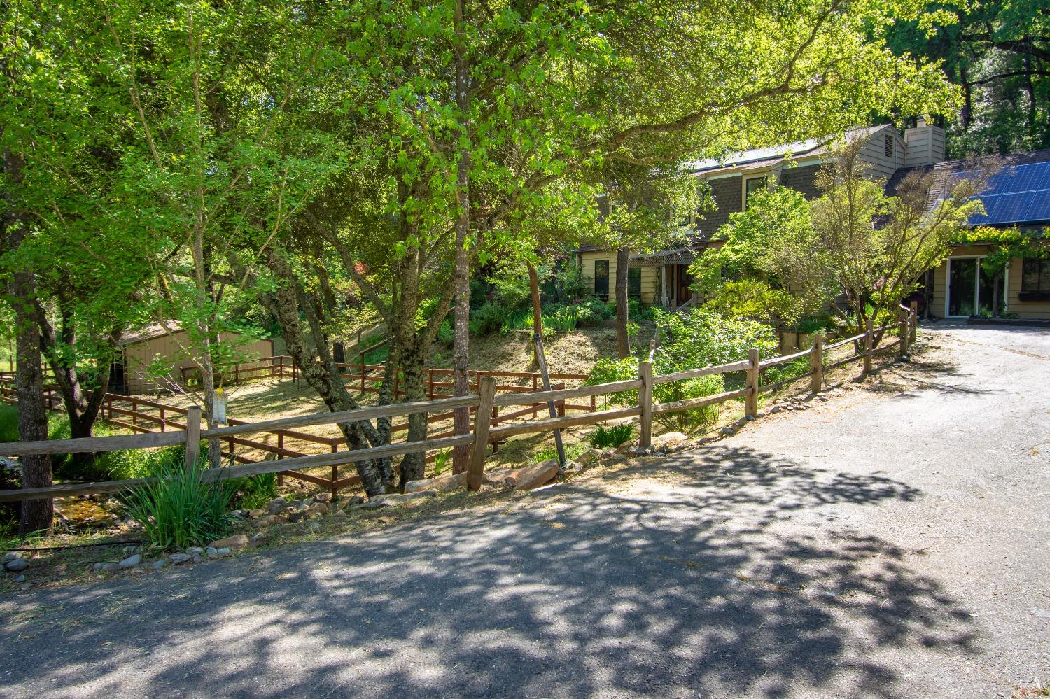 Photo of 4380 Creekside Dr in Shingle Springs, CA