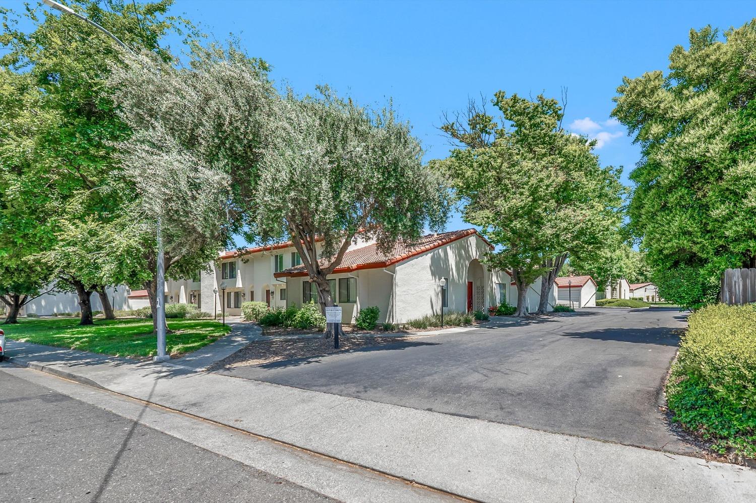 Photo of 4848-4501 El Cemonte Ave #12 in Davis, CA