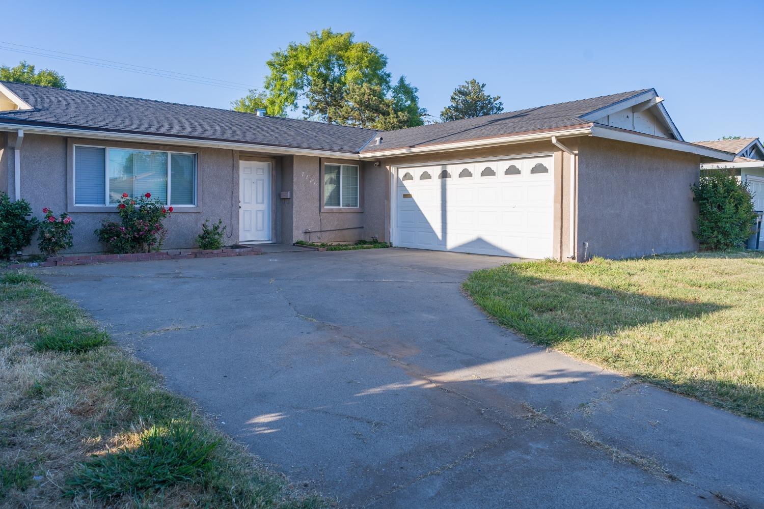 Photo of 7117 Lawnwood Dr in Sacramento, CA