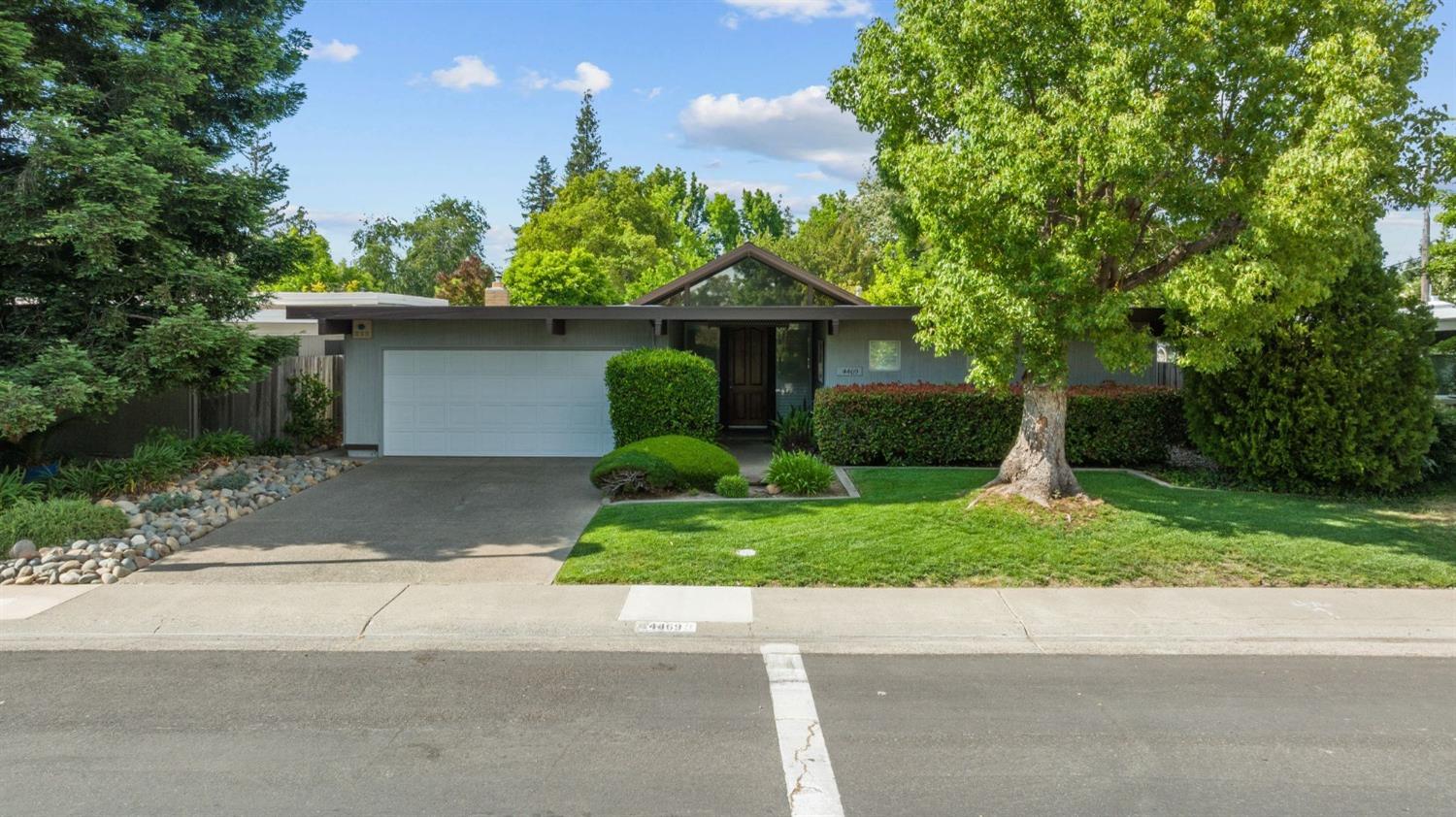 Photo of 4469 Pasadena in Sacramento, CA