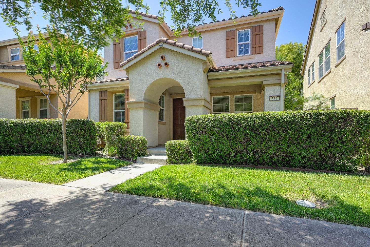 Photo of 681 Wapello Cir in Sacramento, CA