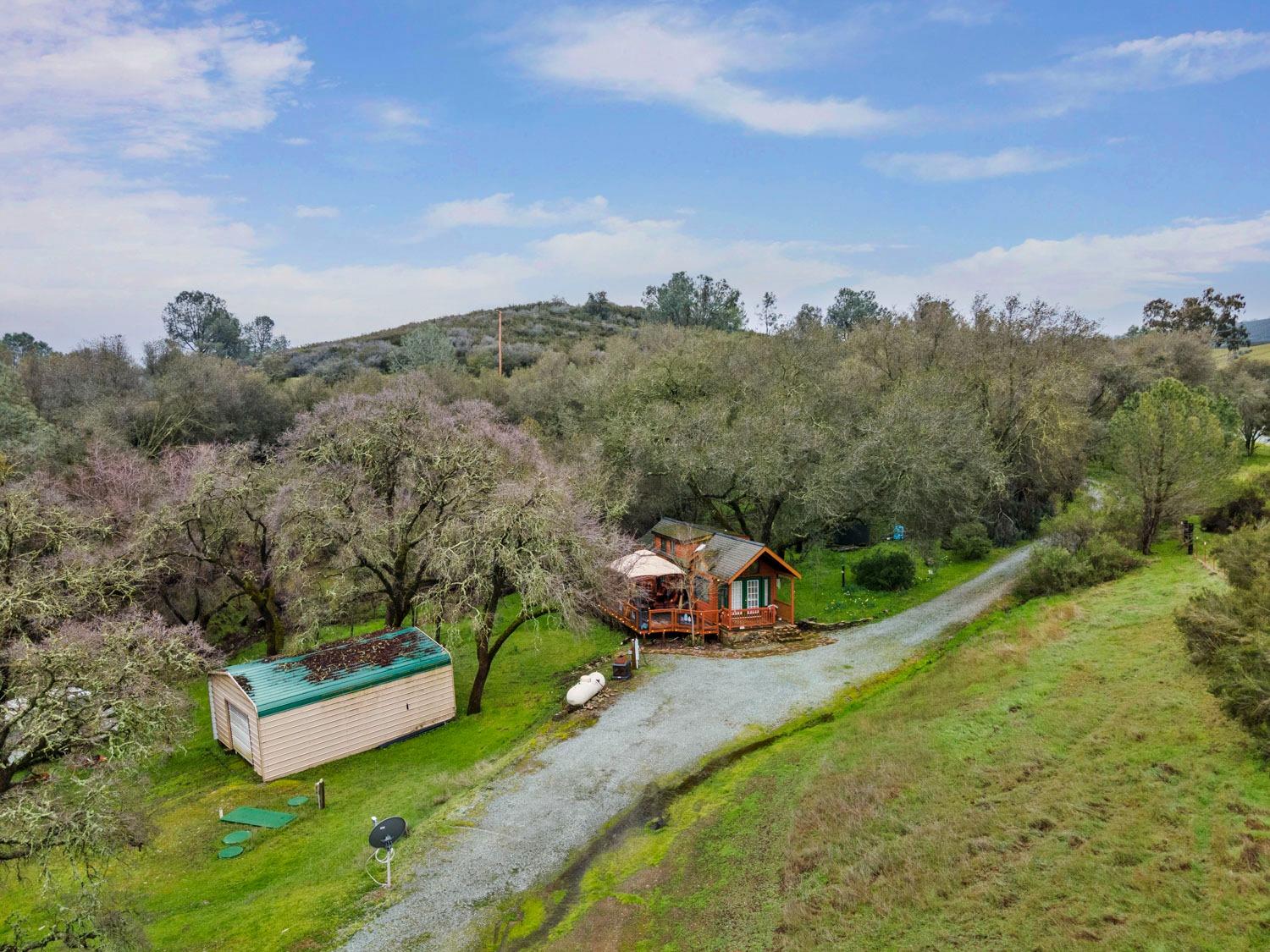 Photo of 6401 Hogan Dam Rd in Valley Springs, CA