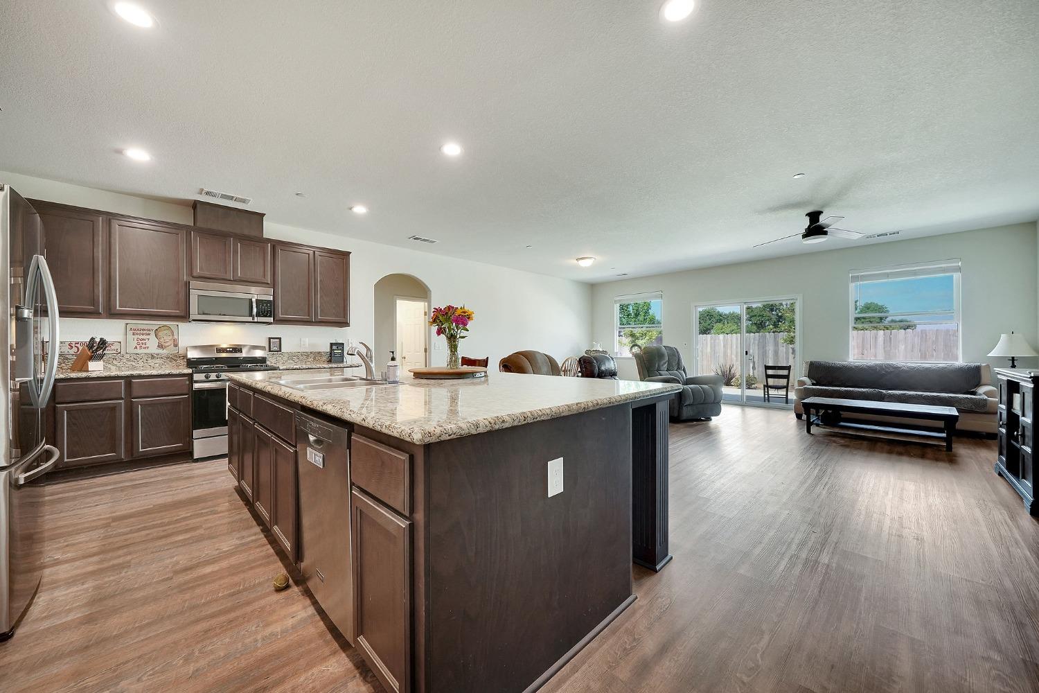 Photo of 825 Dove Ln in Ione, CA