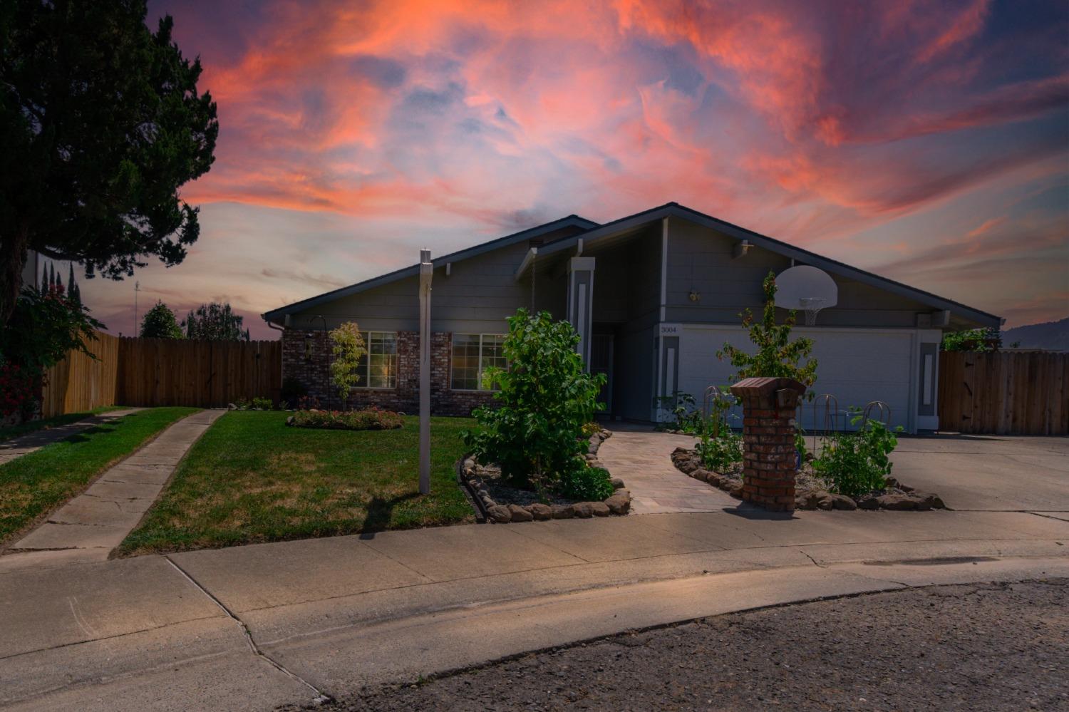 Photo of 3004 Heirloom Wy in Sacramento, CA