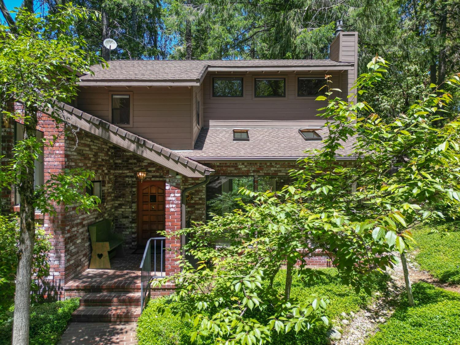 Photo of 14570 Banner Quaker Hill Rd in Nevada City, CA