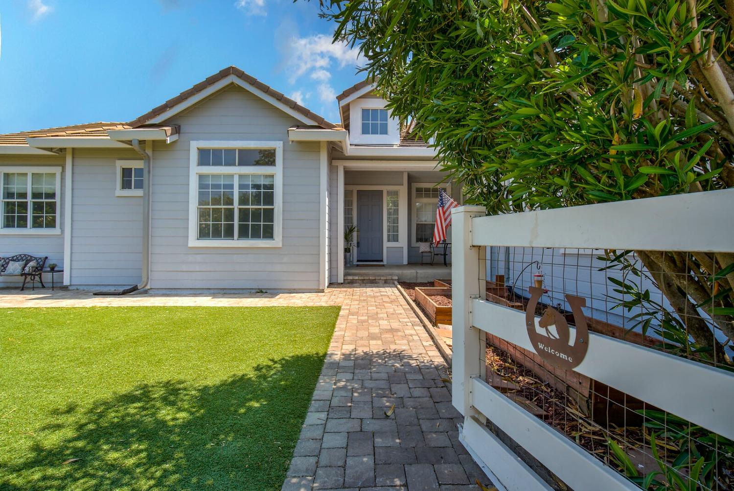 Photo of 1215 Shadow Hawk Dr in Shingle Springs, CA