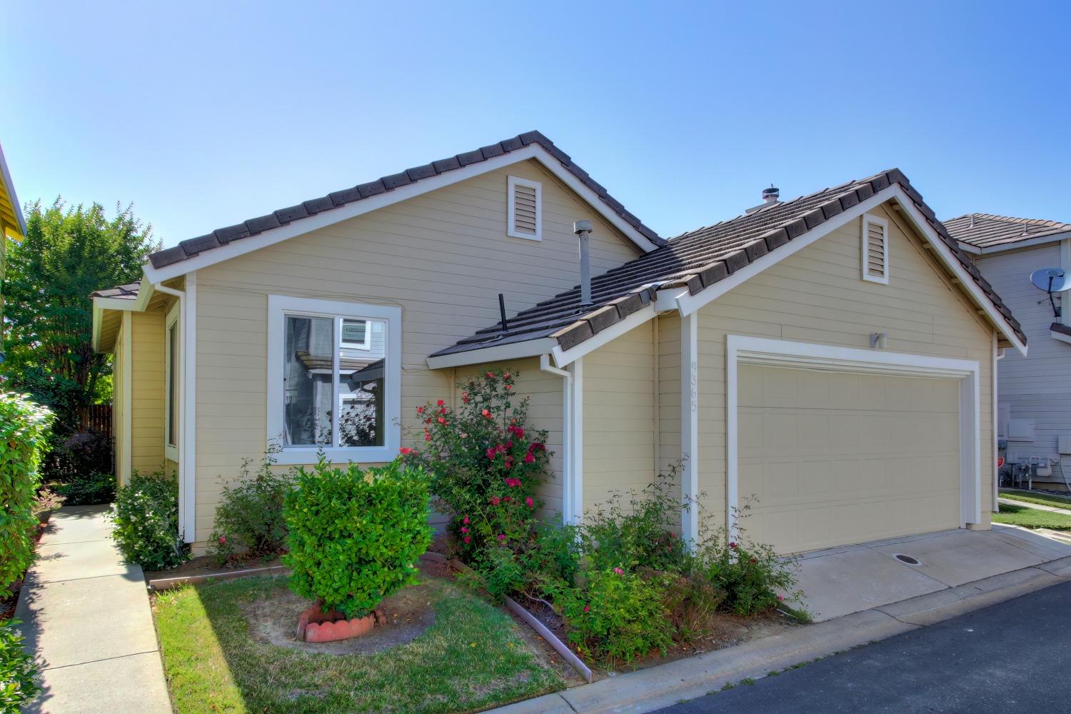 Photo of 9365 Laguna Pointe Wy in Elk Grove, CA