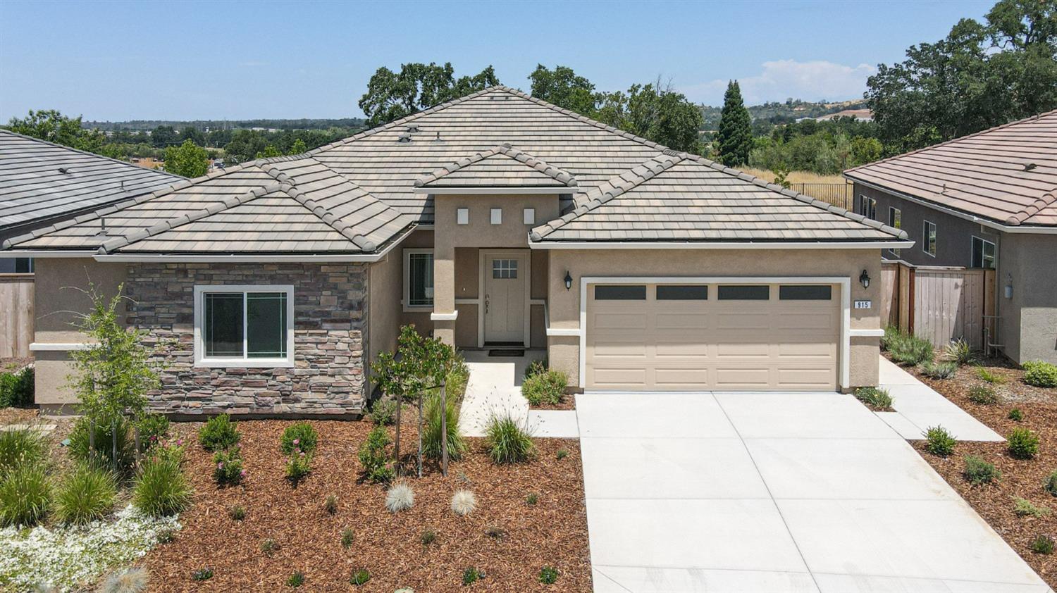 Photo of 915 Avalon Dr in Ione, CA