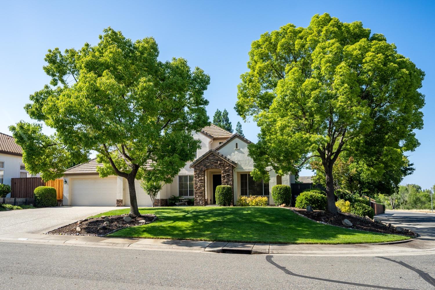 Photo of 1121 N Blue Heron Ct in Folsom, CA