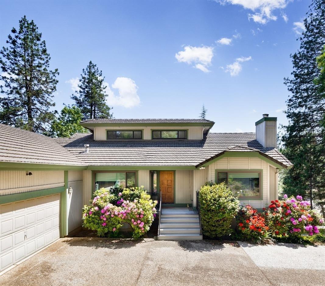 Photo of 15206 Carrie Dr in Grass Valley, CA