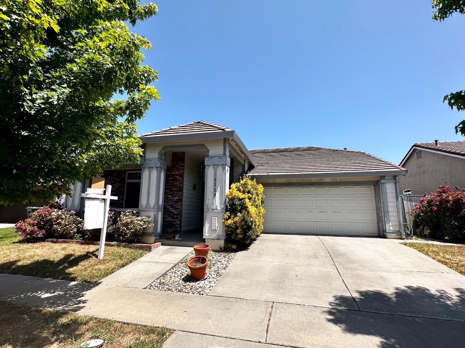 Photo of 3229 Grimshaw Wy in Elk Grove, CA