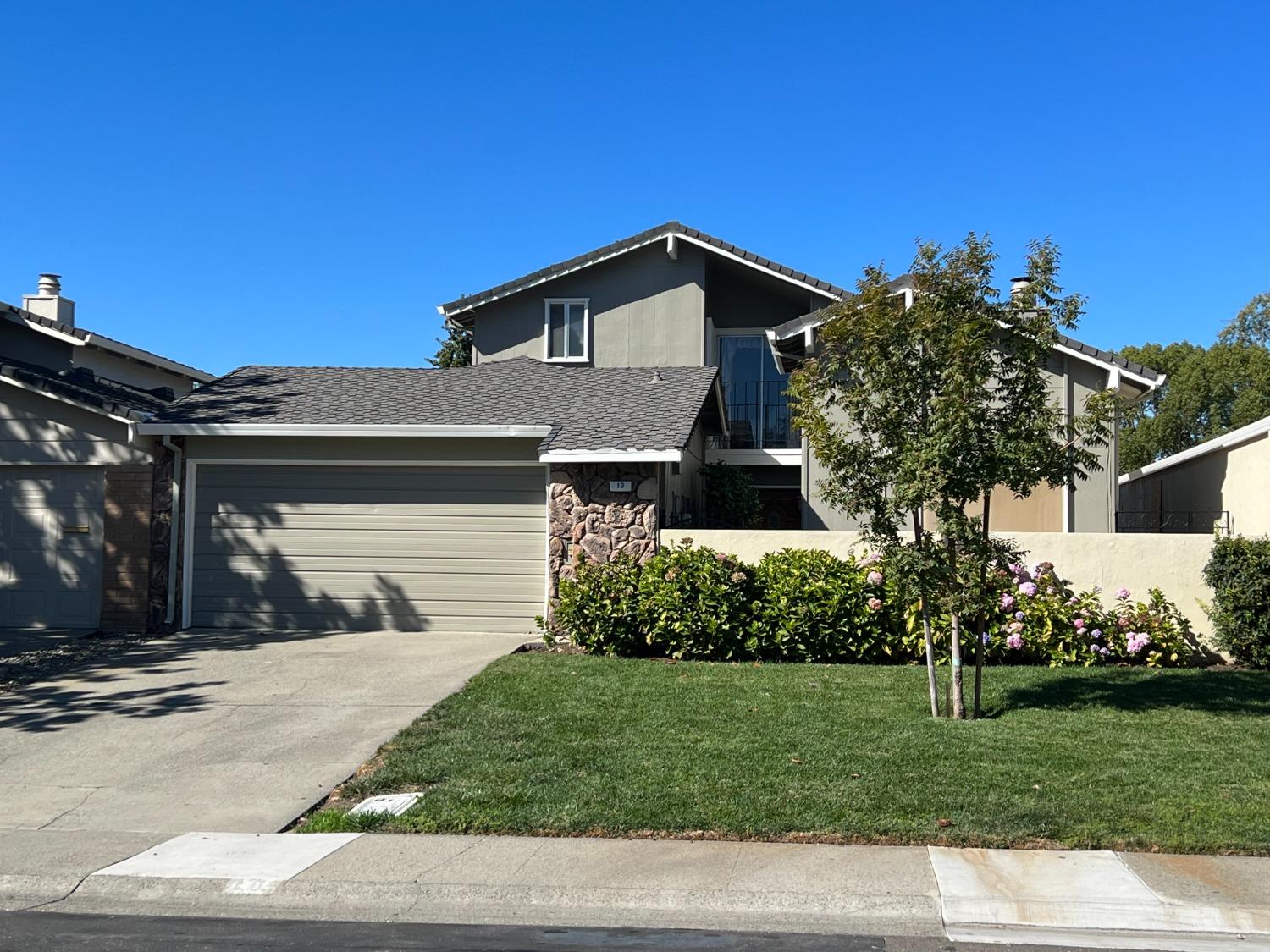 Photo of 10 Miranda Ct in Sacramento, CA