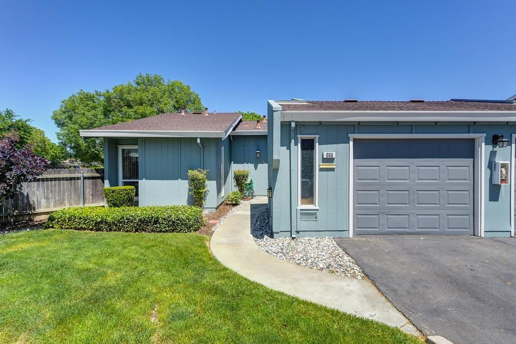Photo of 668 Knollwood Dr in Woodland, CA