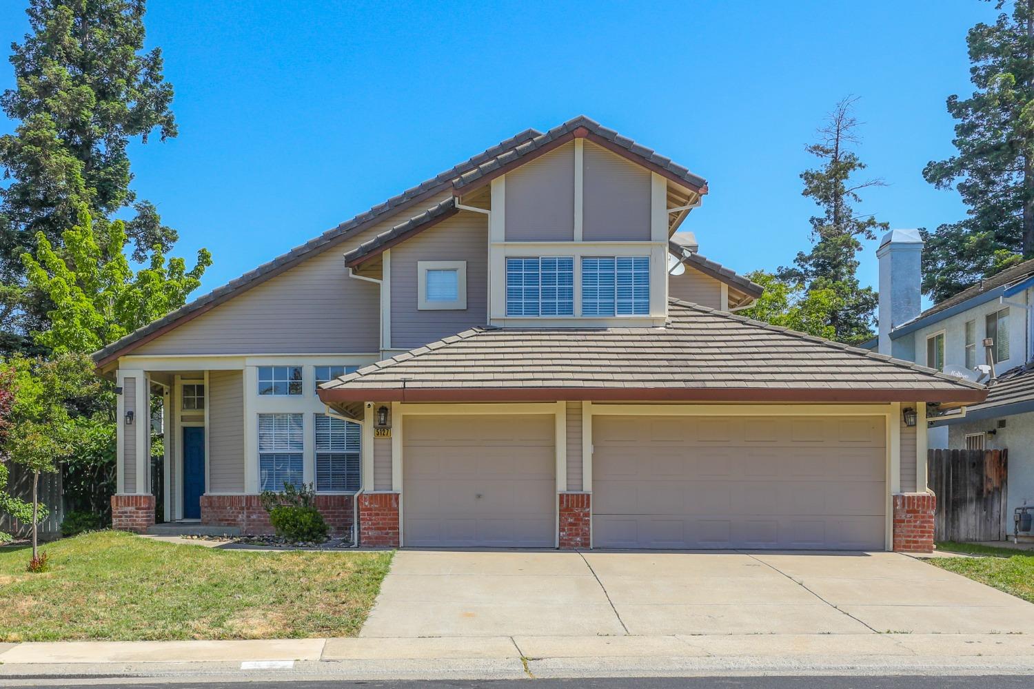 Photo of 5127 Surreyglen Wy in Elk Grove, CA