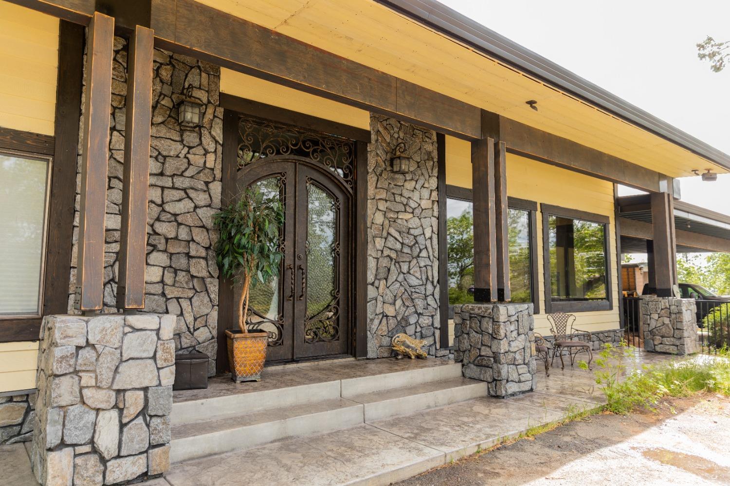 Photo of 545 Conifer Ln in Auburn, CA