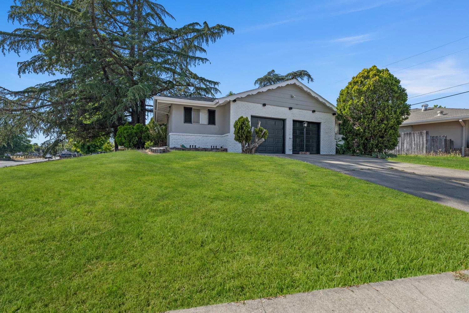 Photo of 2325 Irma Wy in Sacramento, CA