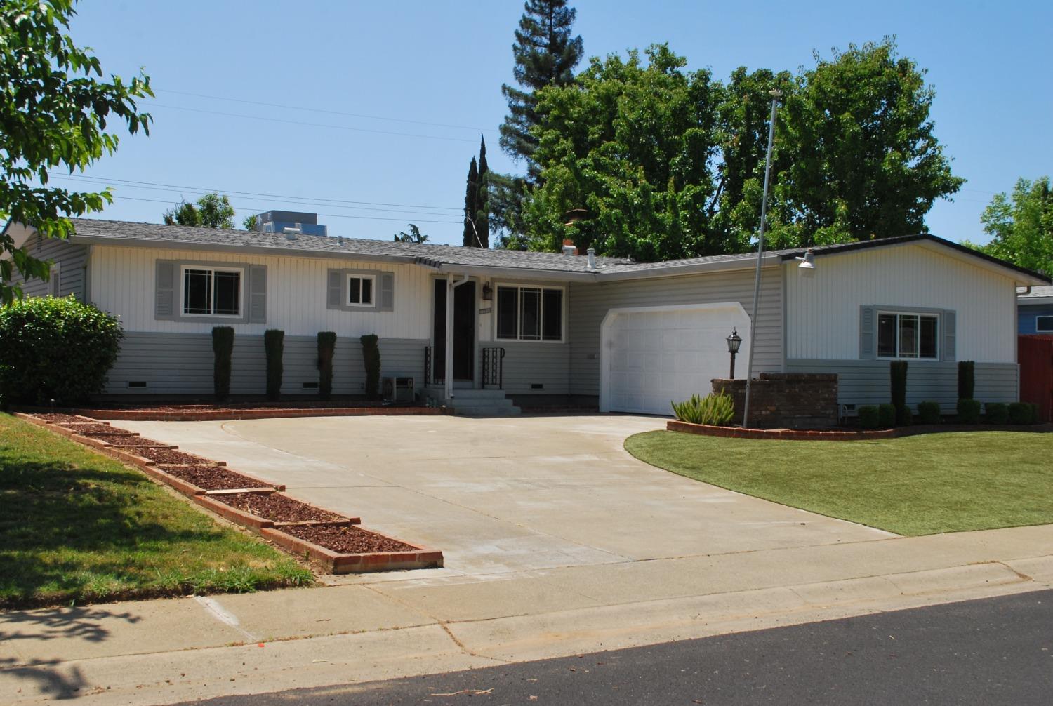Photo of 10600 Zibibba Wy in Rancho Cordova, CA