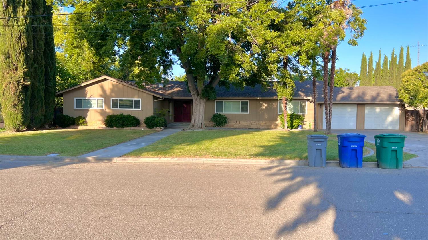Photo of 210 Laurel Ave in Gustine, CA