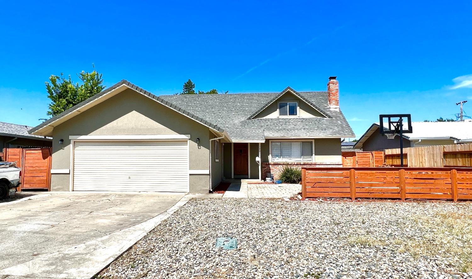 Photo of 120 Trinity St in Woodland, CA