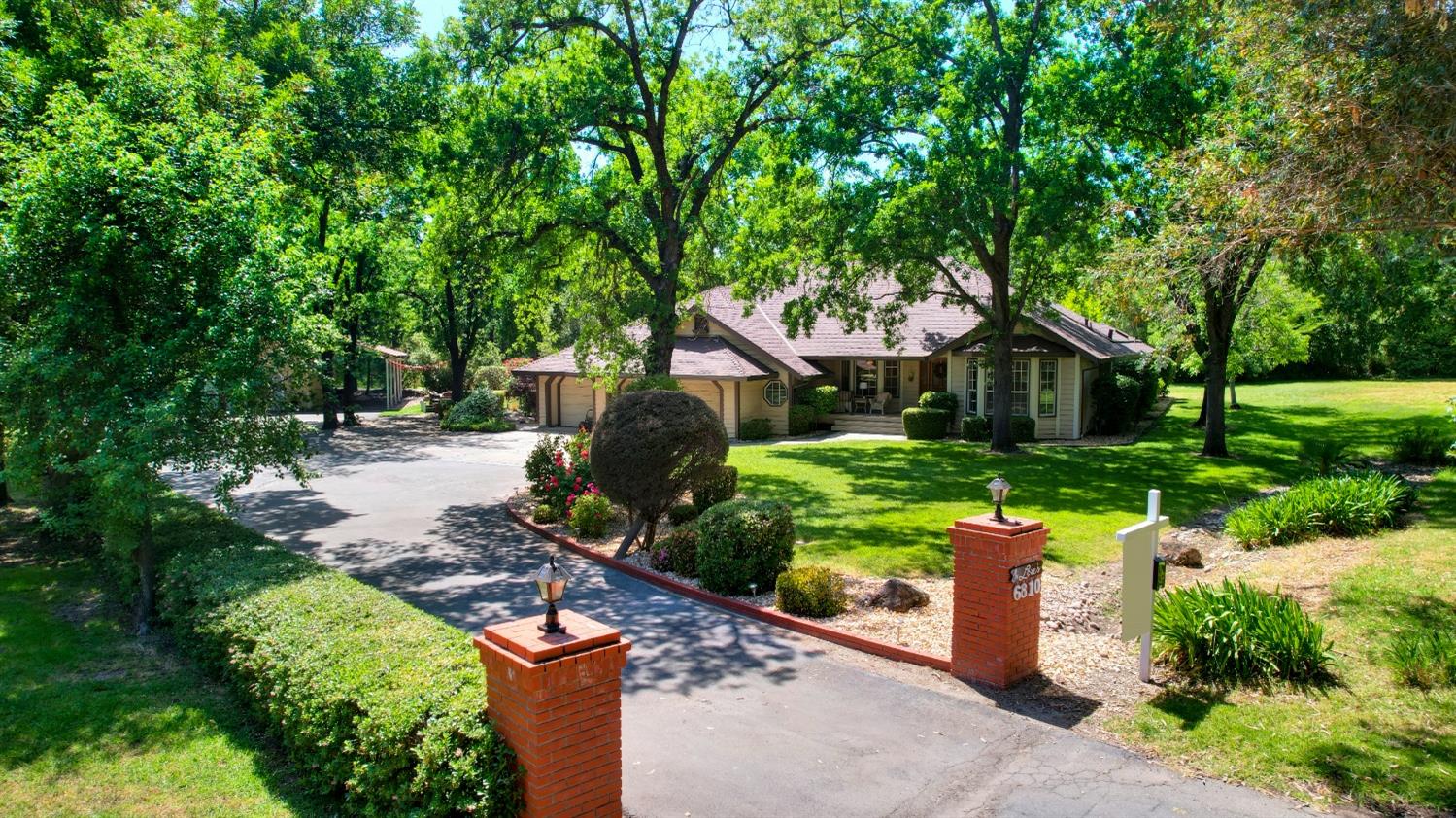 Photo of 6810 Bell Dr in Granite Bay, CA