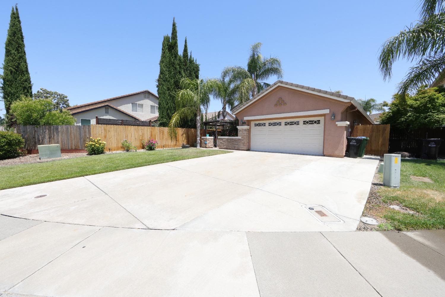 Photo of 9589 Gurney Ct in Elk Grove, CA