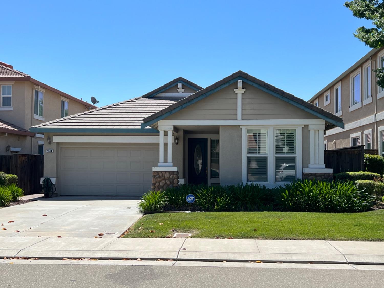 Photo of 9504 Sarazen Ct in Patterson, CA