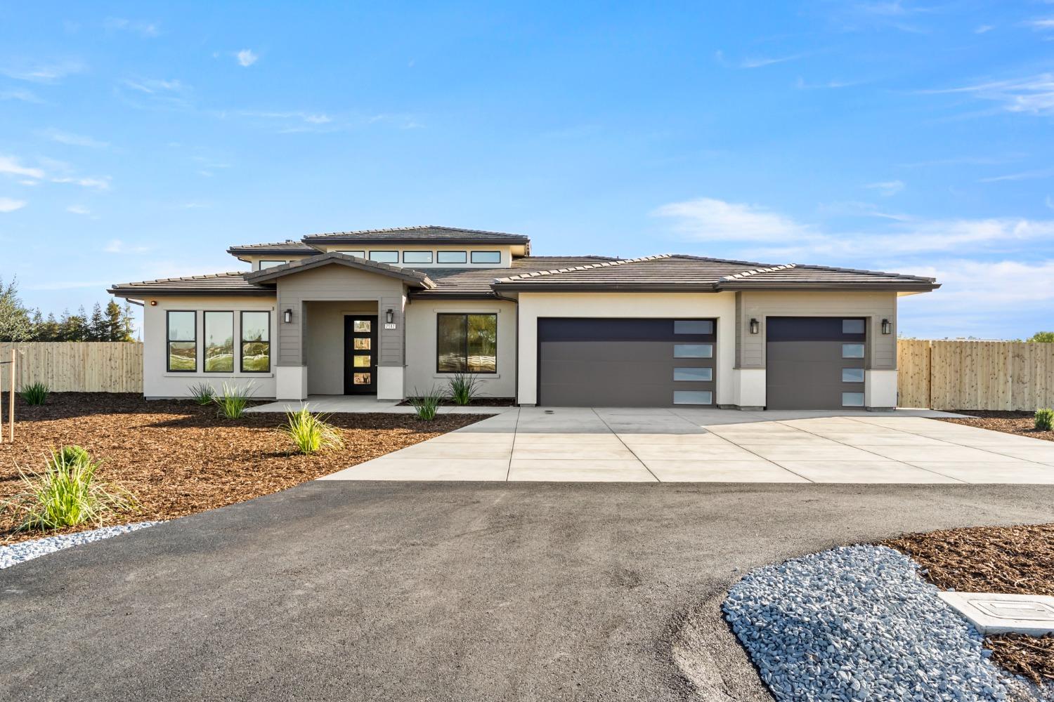 Photo of 2582 Myers Rnch in West Sacramento, CA
