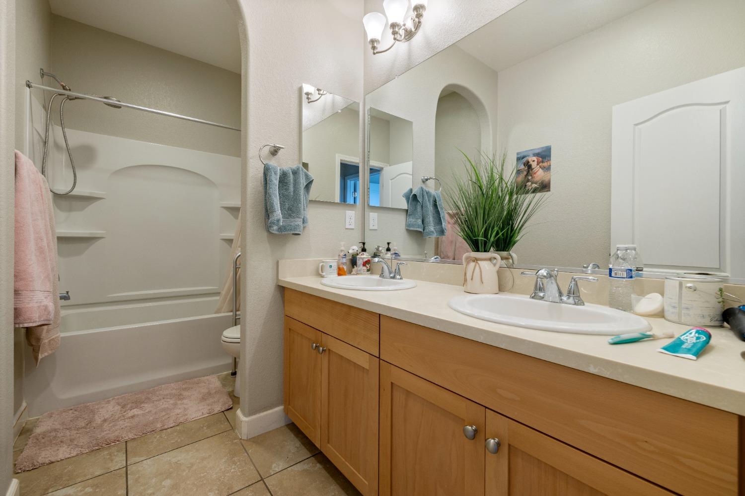 Detail Gallery Image 24 of 40 For 1176 Duomo Way, Manteca,  CA 95337 - 4 Beds | 3/1 Baths