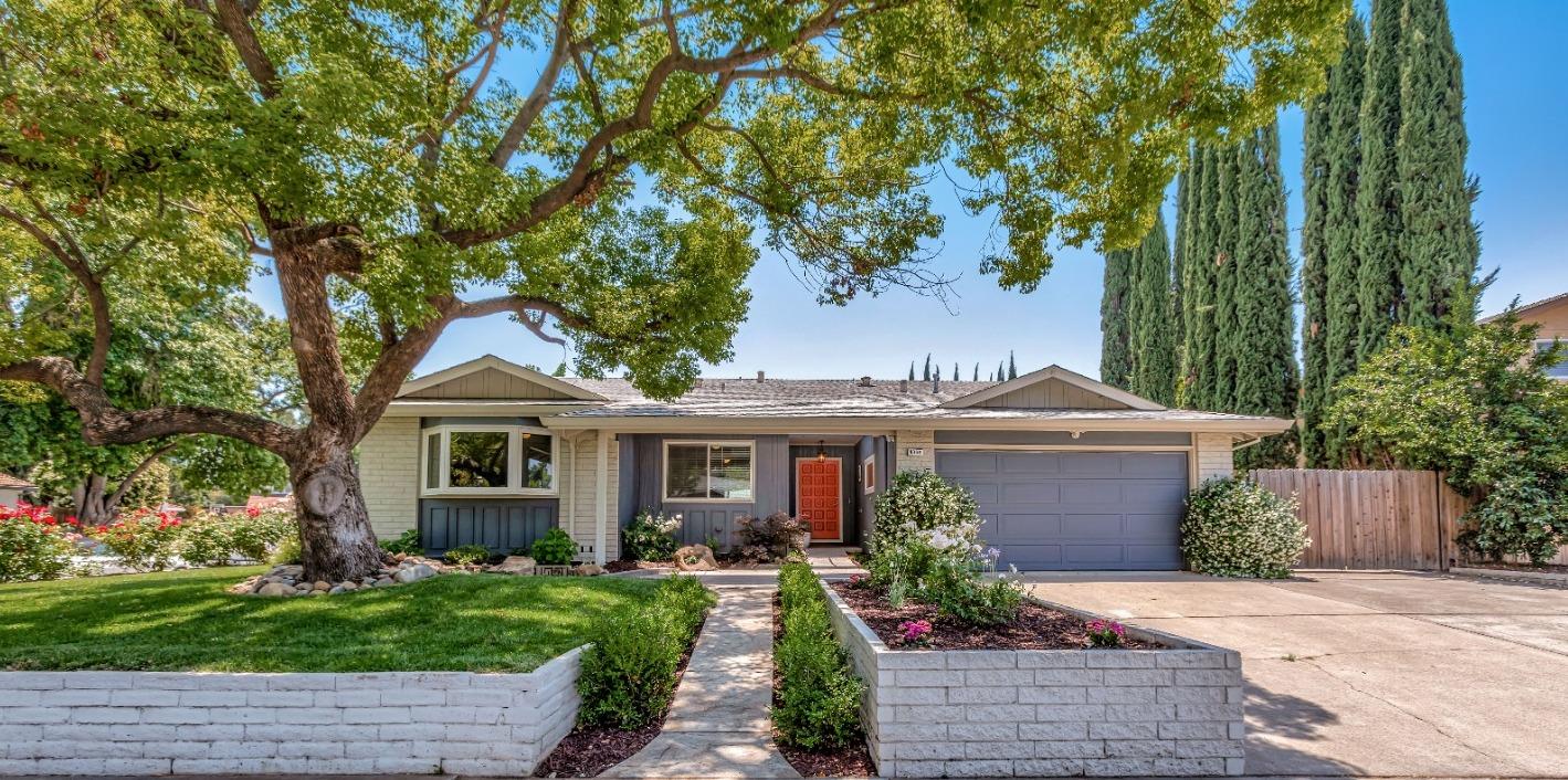 Photo of 8366 Mediterranean Wy in Sacramento, CA