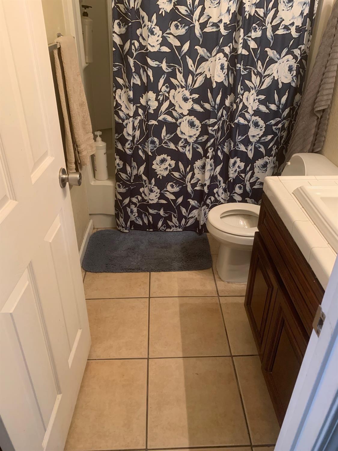 Detail Gallery Image 8 of 12 For 8861 Fox Creek Drive, Stockton,  CA 95210 - 3 Beds | 2 Baths