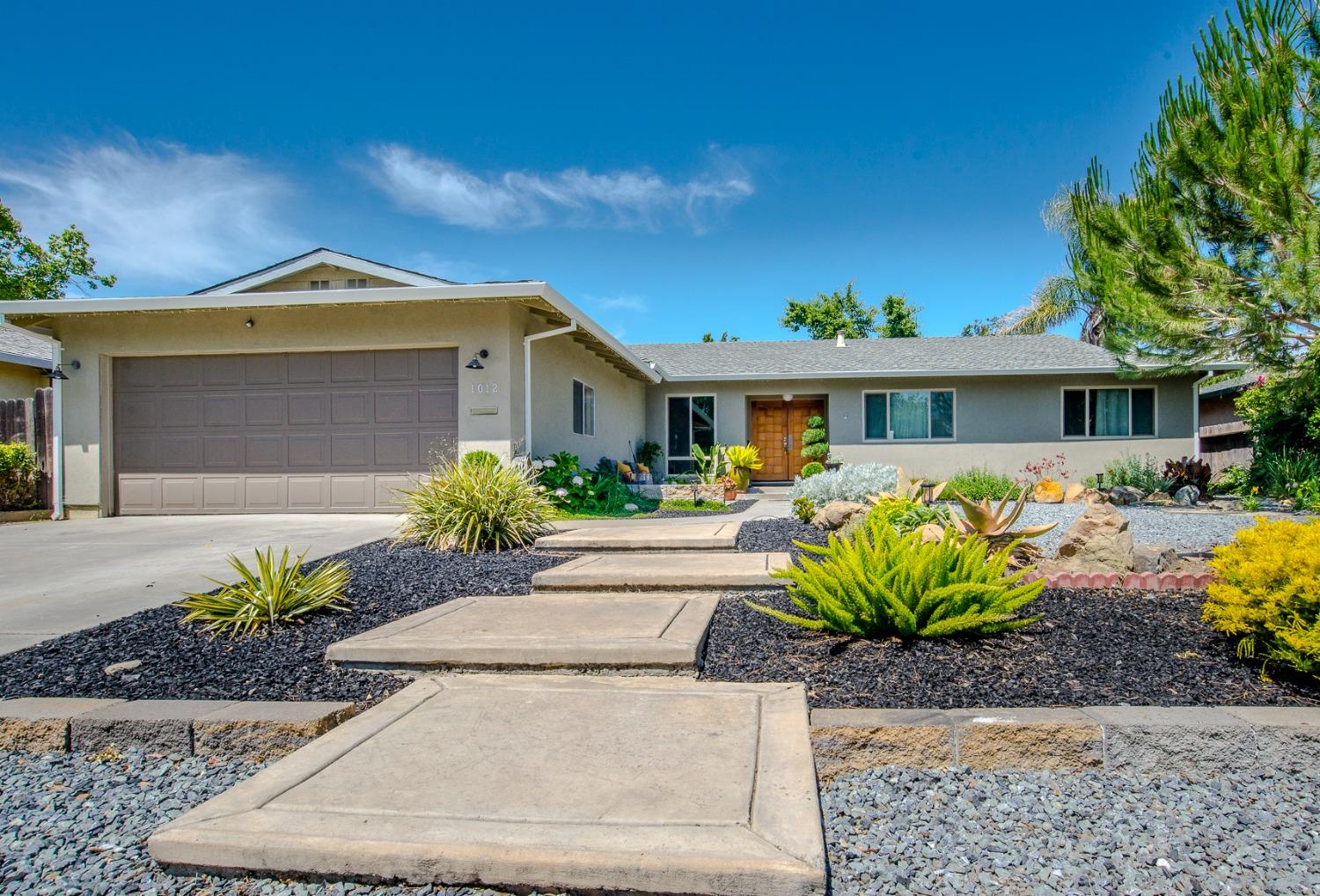 Photo of 1012 Cottonwood St in Woodland, CA