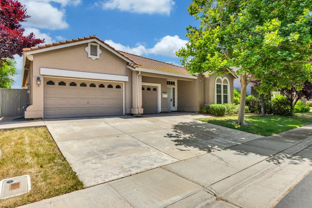 Photo of 9353 Boothwyn Wy in Elk Grove, CA
