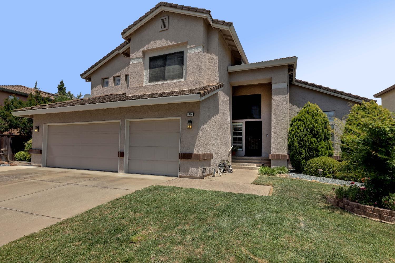 Photo of 8937 Blakemore Ct in Elk Grove, CA