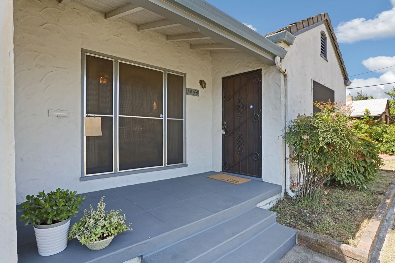 Detail Gallery Image 1 of 1 For 1444 Country Club Blvd, Stockton,  CA 95204 - 3 Beds | 1 Baths