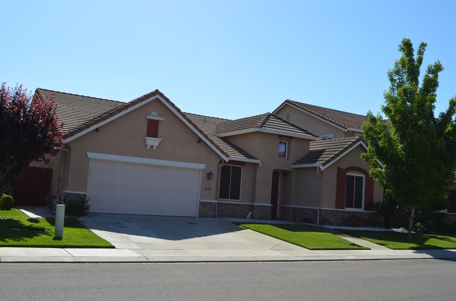 Photo of 3128 Queens Gate Ln in Modesto, CA