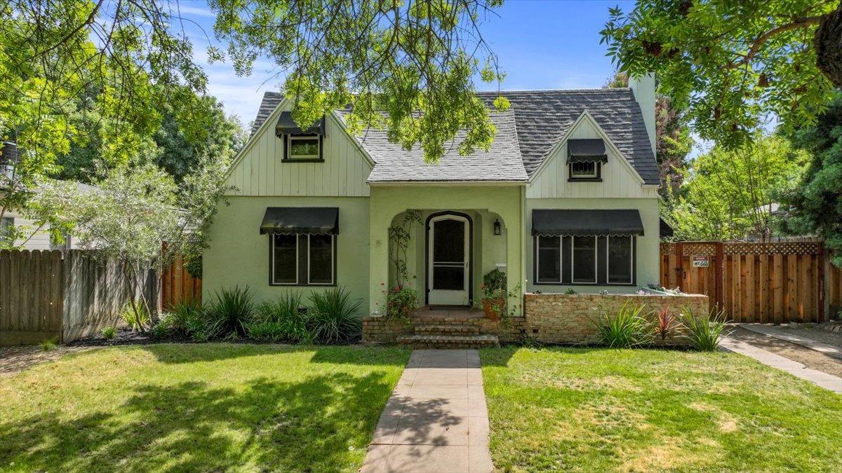 Photo of 418 Melrose St in Modesto, CA