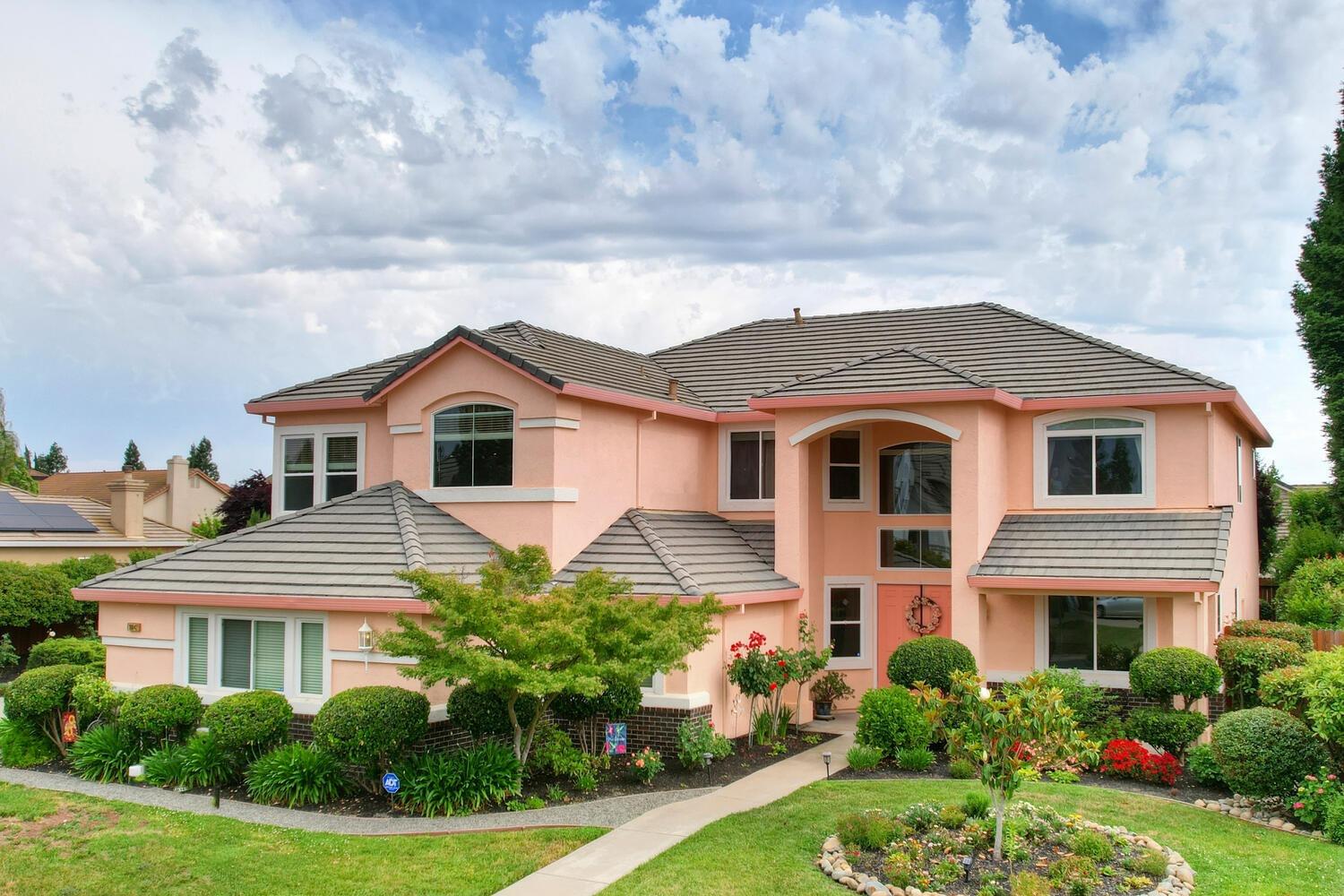 Photo of 10042 Silver Meadow Wy in Sacramento, CA