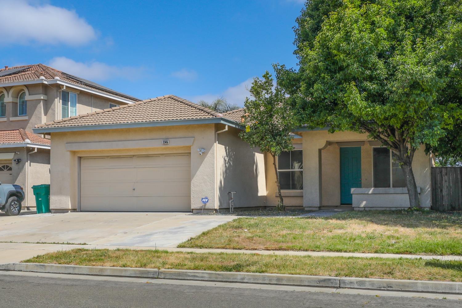 Detail Gallery Image 2 of 51 For 2345 New Brighton Ln, Stockton,  CA 95209 - 4 Beds | 2 Baths