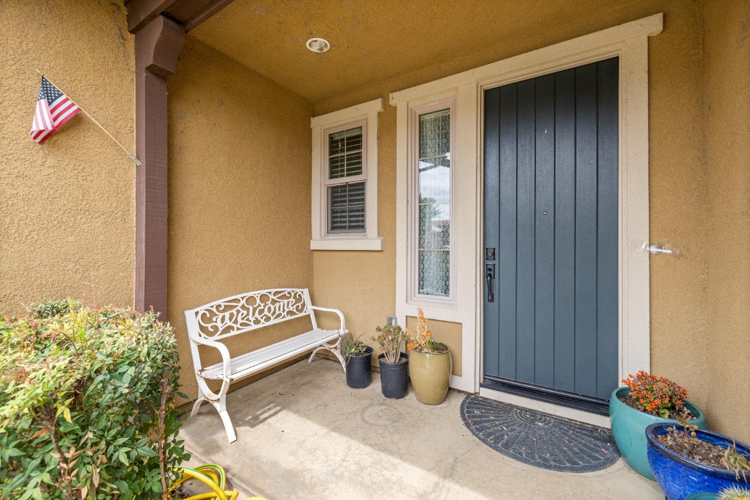 Detail Gallery Image 4 of 40 For 1176 Duomo Way, Manteca,  CA 95337 - 4 Beds | 3/1 Baths
