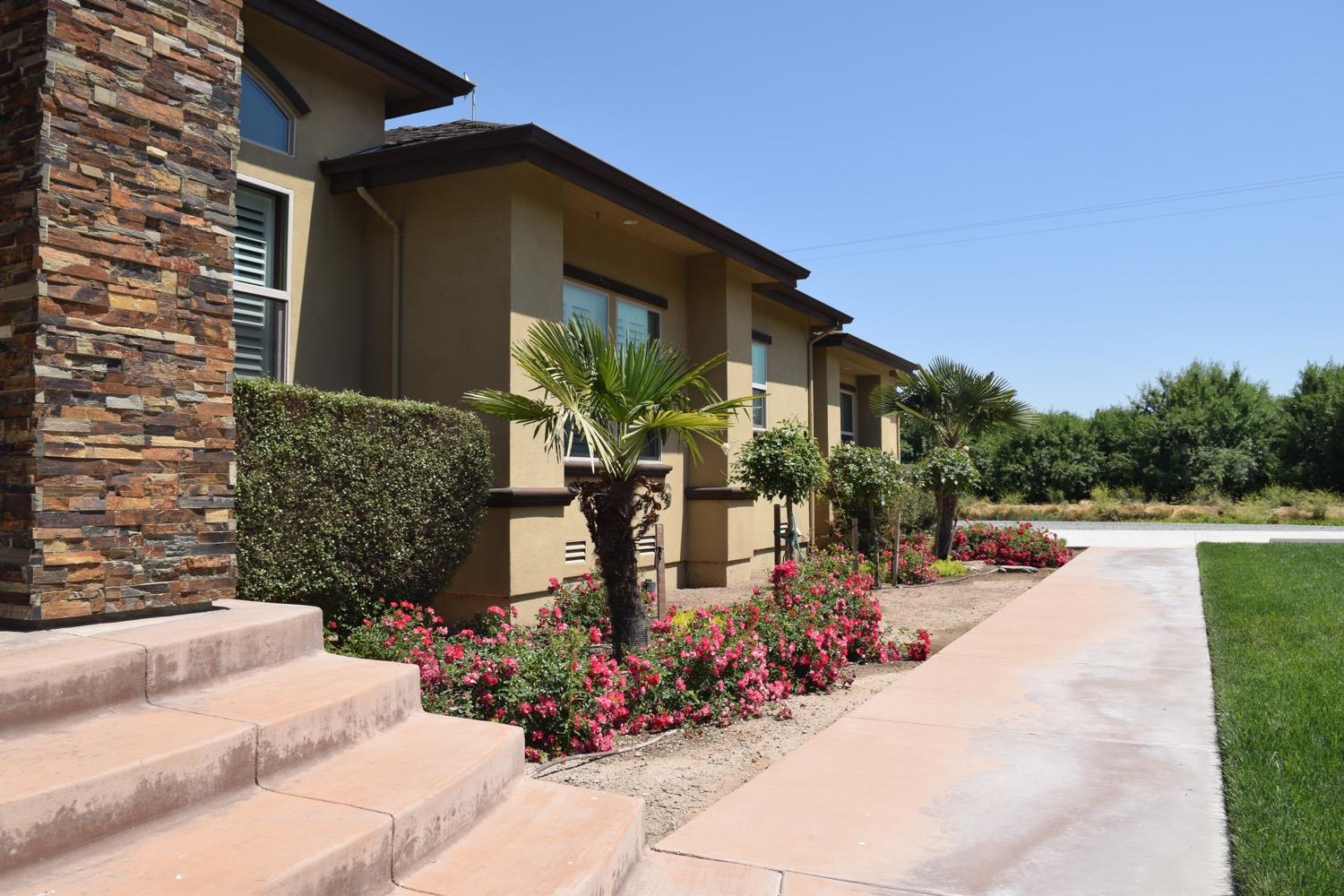 Detail Gallery Image 3 of 26 For 11152 Carrolton, Escalon,  CA 95320 - 3 Beds | 3 Baths