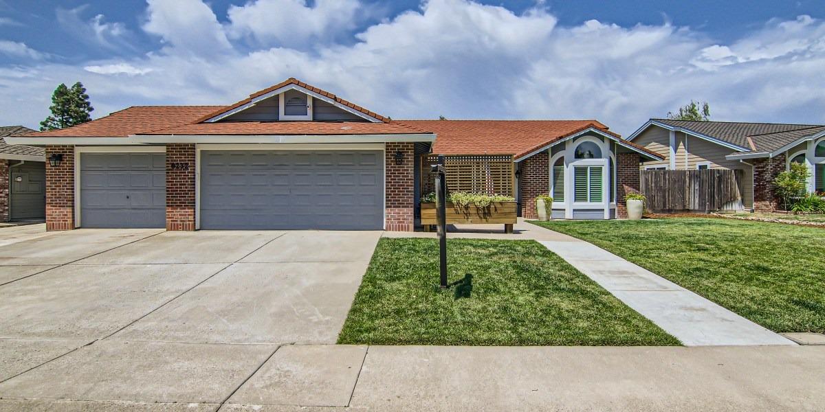 Photo of 9232 Bromfield Ct in Elk Grove, CA